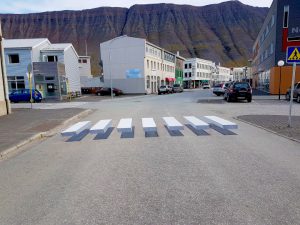 Attraversamento pedonale tridimensionale a Ísafjörður 1 Attraversamento pedonale tridimensionale a Ísafjörður