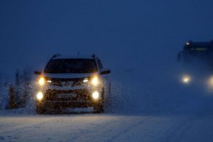 Późnym wieczorem i do jutra rano na północnej części półwyspu Snæfellsnes oraz na górskich drogach w regionie Westfjords spodziewane są porywy wiatru o prędkości powyżej 30 m/s 1 Późnym wieczorem i do jutra rano na północnej części półwyspu Snæfellsnes oraz na górskich drogach w regionie Westfjords spodziewane są porywy wiatru o prędkości powyżej 30 m/s