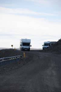 Sono previste forti raffiche di vento da Skaftafell a Höfn da stasera a domani. I pneumatici invernali sono ora obbligatori per chi viaggia fuori Reykjavík a causa della neve e del ghiaccio! 1 Sono previste forti raffiche di vento da Skaftafell a Höfn da stasera a domani. I pneumatici invernali sono ora obbligatori per chi viaggia fuori Reykjavík a causa della neve e del ghiaccio!