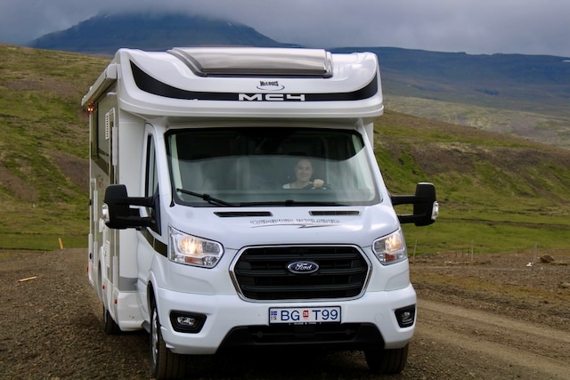 Libertà su quattro ruote - Un viaggio senza precedenti 🚐🇮🇸🌋❄️🏔️ 4 Camper 4 SIF
