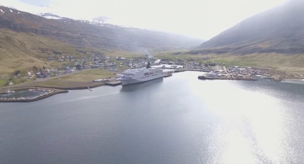 Sfuggire alla "ruota del criceto": Un viaggio svizzero-islandese verso la libertà 13 Sfuggire alla "ruota del criceto": Un viaggio svizzero-islandese verso la libertà 12