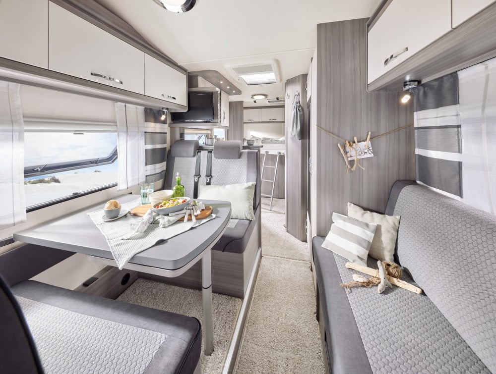2022-rm-optima-ontour-alkoven-a70gfm-wnętrze-całościowe-BEAR-PRESSE-galeria Kamper 6 FRIGG 13